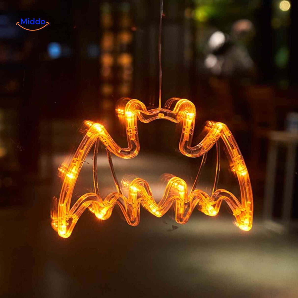 Pumpkoglow-Lampe Halloween Lichterkette Fledermaus Orange LED Fensterdekoration – www.middo.de Sichern Sie sich jetzt die perfekte Deko für Ihre Halloween-Party! Mit unserer Pumpkoglow-Lampe im Design einer spooky Fledermaus bringen Sie ein unheimliches Ambiente in Ihr Zuhause. Ideal für Fensterdekorationen und stimmungsvolle Beleuchtung. Jetzt entdecken und bestellen!