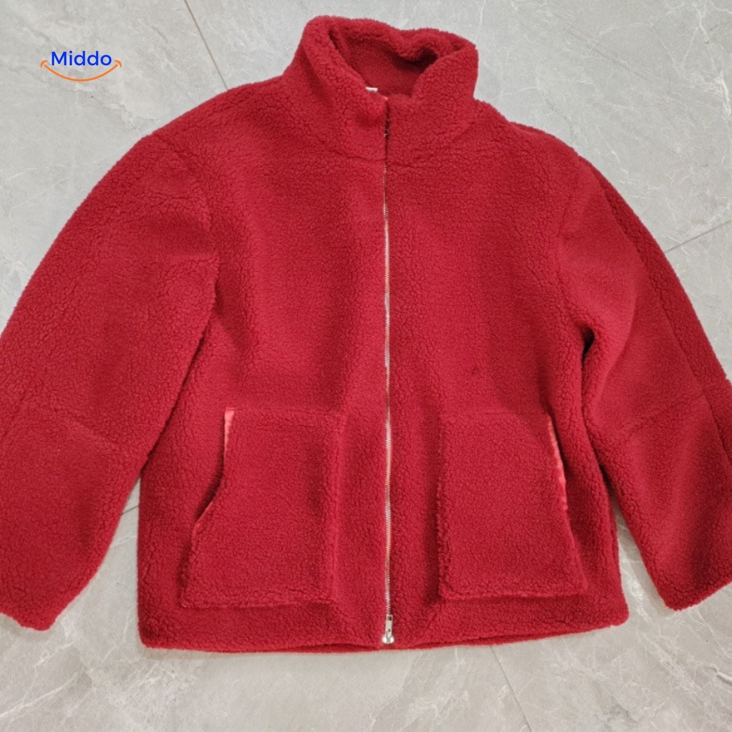 roter Teddy-Jacke