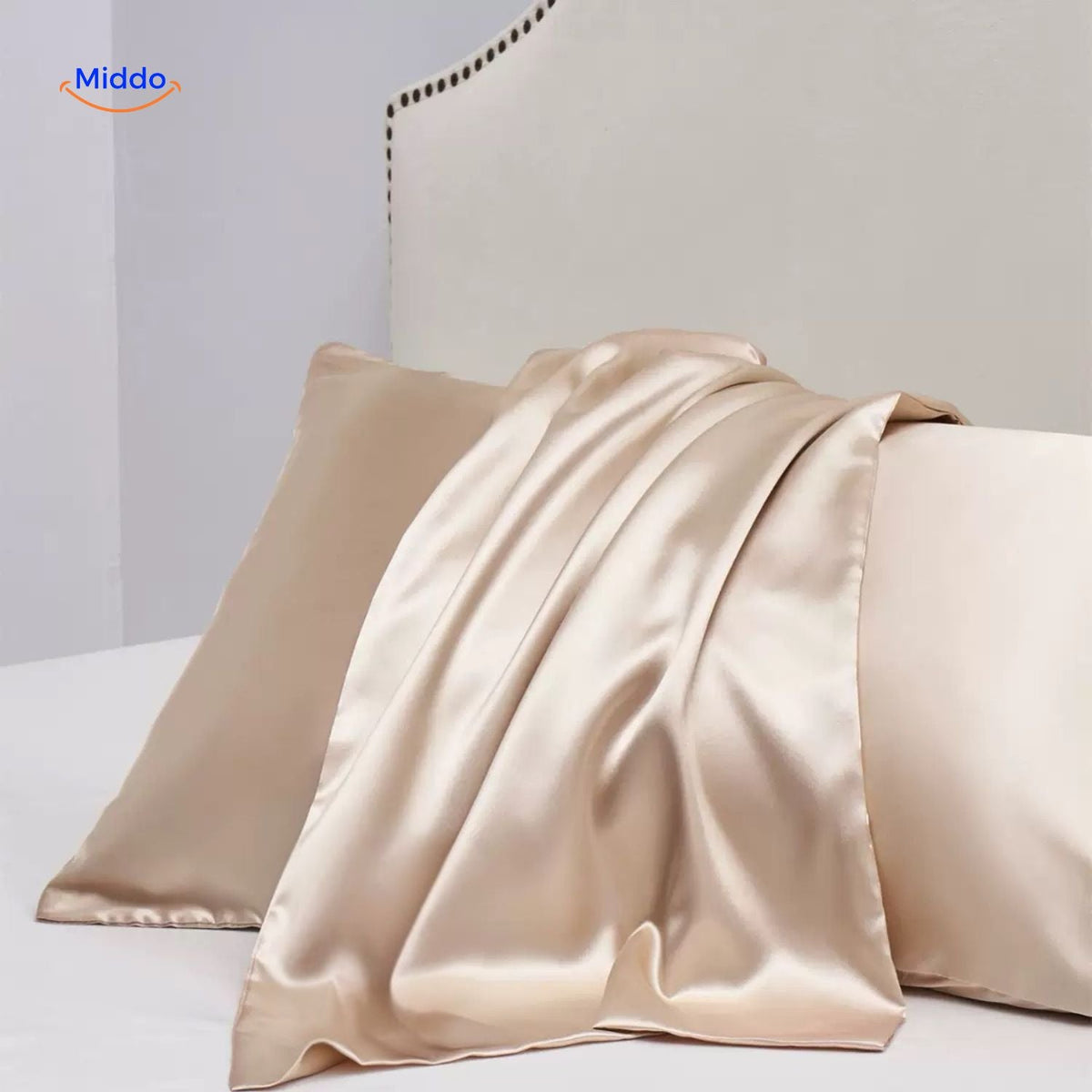 Silkora Kissenbezug Champagne Satin - Entdecken Sie den luxuriösen Schlafkomfort mit diesem edlen Kissenbezug aus Satin. Perfekt für ein stilvolles Schlafzimmer. Jetzt online kaufen auf www.middo.de!
