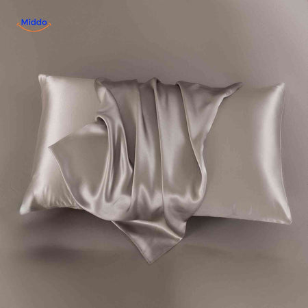 Kissenbezug aus Satin in Taupe - Silkora Kissenbezug

Entdecken Sie den eleganten Kissenbezug aus Satin in Taupe von Silkora. Der hochwertige Stoff sorgt für einen angenehmen Schlaf und verleiht Ihrem Schlafzimmer einen Hauch von Luxus. Jetzt kaufen und den Unterschied erleben!