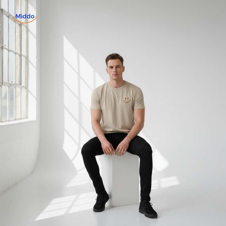 Beige Smileywave T-Shirt für Herren – Minimalistisches Design Entdecken Sie unser hochwertiges beige Smileywave T-Shirt für Herren. Perfekt für einen lässigen Look im minimalistischen Stil. Gönnen Sie sich dieses zeitlose Kleidungsstück und setzen Sie auf Komfort und Stil. Jetzt kaufen auf !