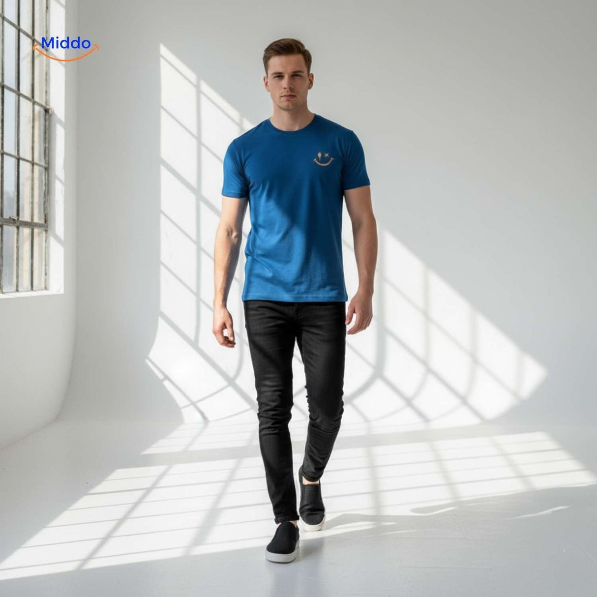 Smileywave T-Shirt in Blau – Stilvolles Outfit mit Jeans Entdecke unser Smileywave T-Shirt in Blau, das deinem Look einen modernen Touch verleiht. Kombiniere es perfekt mit Jeans für einen lässigen, aber zugleich stilvollen Auftritt. Besuche uns auf und finde dein neues Lieblingsoutfit!