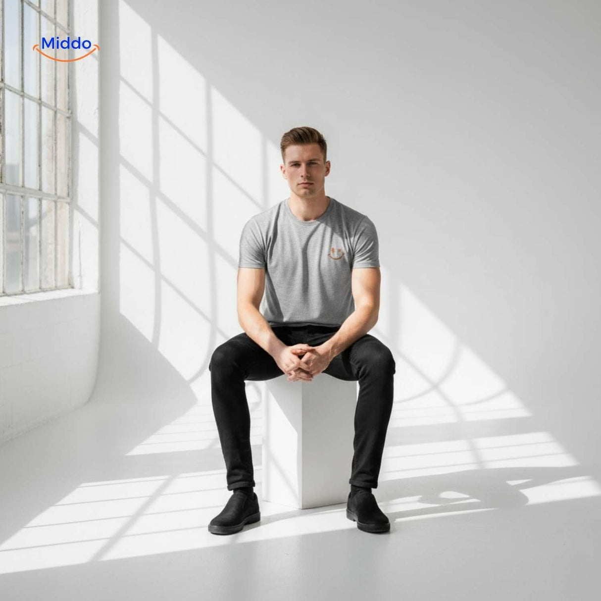 Smileywave T-Shirt für Herren in Grau – Minimalistisches Design im Studio. Besuchen Sie !