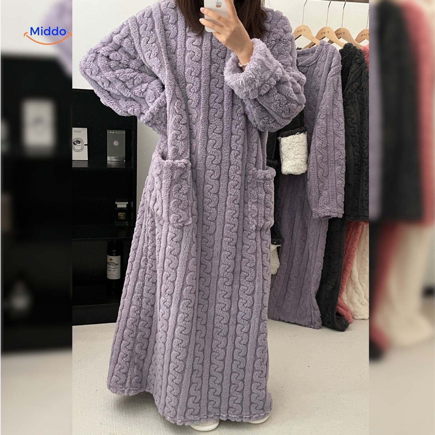 **Produktname:** Snugglewear Deckenrobe – Hellblau, Lang, Weiches Fleece **Meta-Beschreibung:** Entdecken Sie die Snugglewear Deckenrobe in hellem Blau! Kuscheliges, weiches Fleece sorgt für Komfort und Wärme. Jetzt kaufen und gemütliche Stunden genießen!
