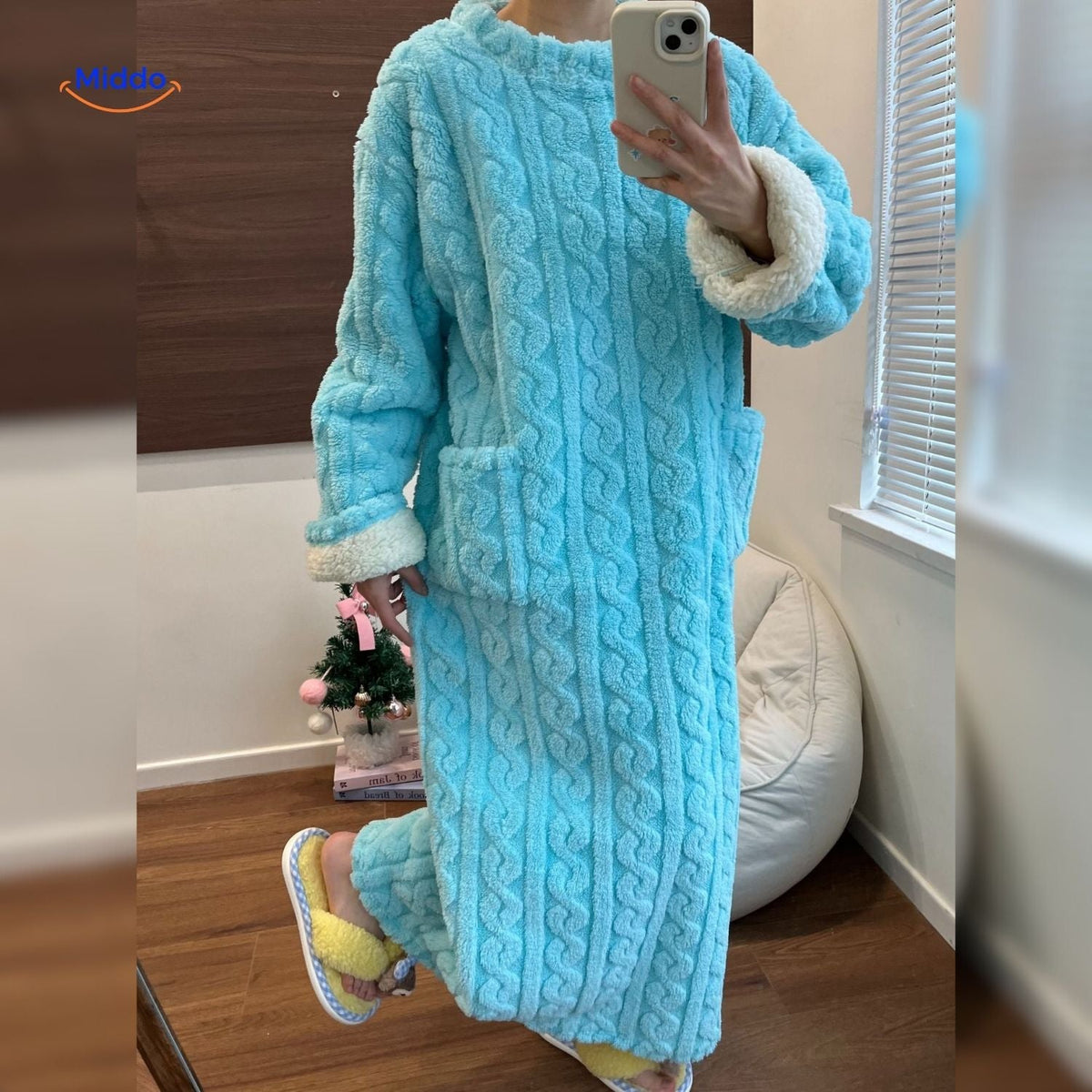Snugglewear Decken-Kleid in Türkis mit weißem Sherpa-Besatz – jetzt entdecken auf www.middo.de!