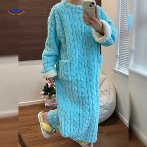 Snugglewear Decken-Kleid in Türkis mit weißem Sherpa-Besatz – jetzt entdecken auf www.middo.de!