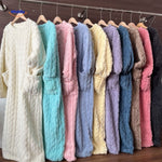 Snugglewear-Deckenrobe aus weichem Fleece mit Taschen und warmem Futter - Jetzt auf www.middo.de entdecken!