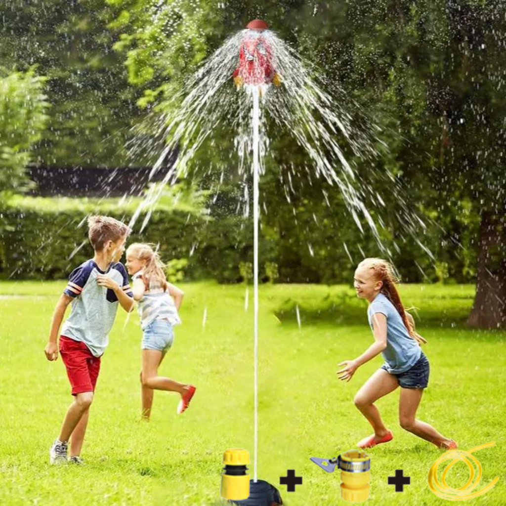 Kinder rennen durch die Wasserstrahlen von SplashRocket im Garten.