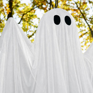 Detail des weißen Stoffs und der schwarzen ovalen Augen von SpookGlow™ ohne Beleuchtung