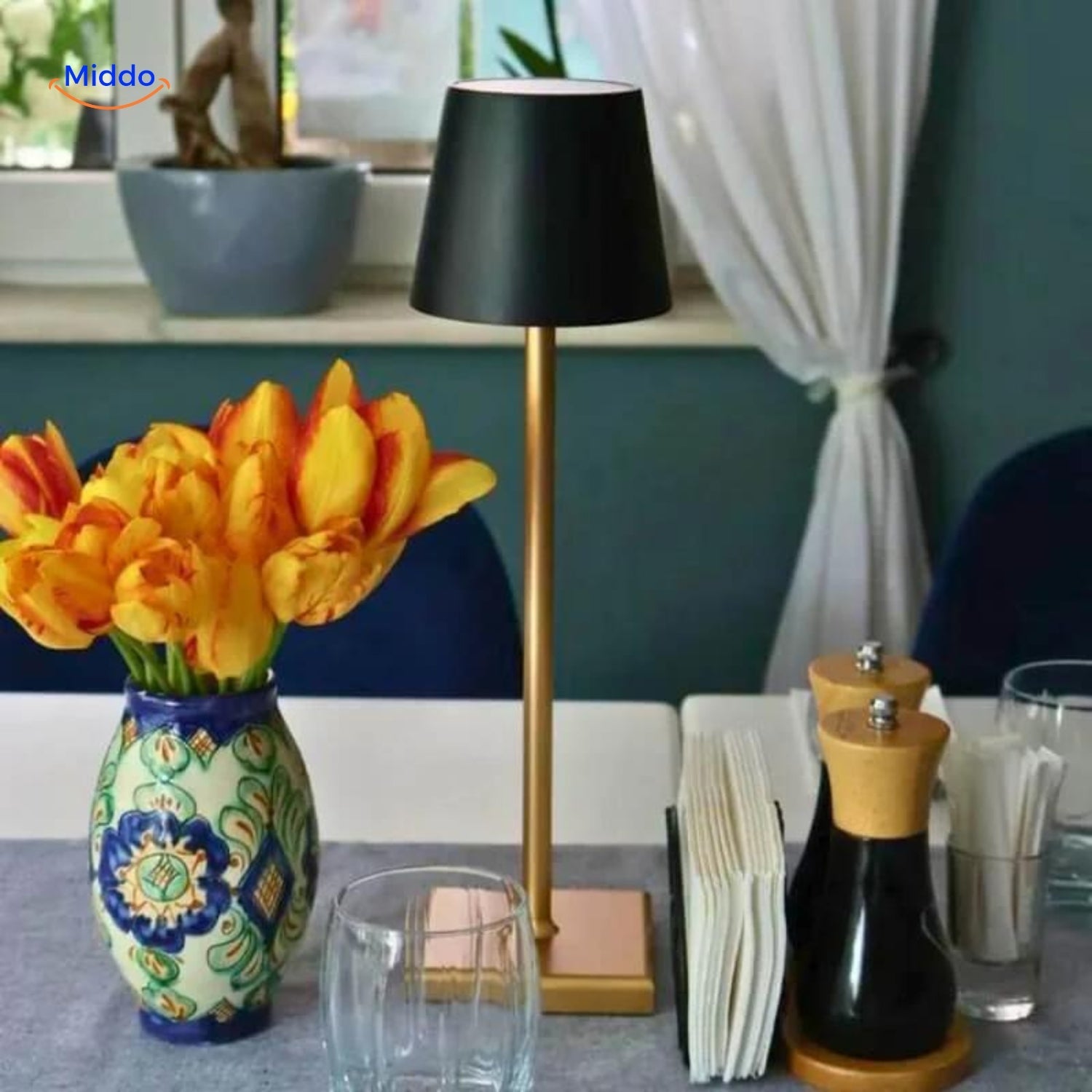 Stilvolle Schwarze Lumiset Tischlampe