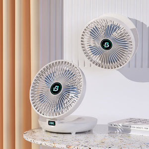 Zwei SwiftAir™ Ventilatoren, einer auf dem Tisch und einer an der Wand