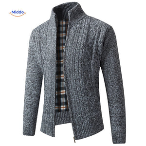 **Thermoknit-Weste für Herren – Warm und Gefüttert in Dunkelgrau** Entdecken Sie unsere warme und gefütterte Thermoknit-Weste für Herren in edlem Dunkelgrau. Ideal für kühle Tage, bietet diese Weste optimalen Komfort und Stil. Perfekt für die Übergangszeit oder als zusätzliche Schicht in der kalten Jahreszeit. Jetzt bestellen und sich warm halten!