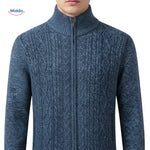 Thermoknit-Weste Herren - Vorderansicht in Blau, Reißverschluss geschlossen - www.middo.de