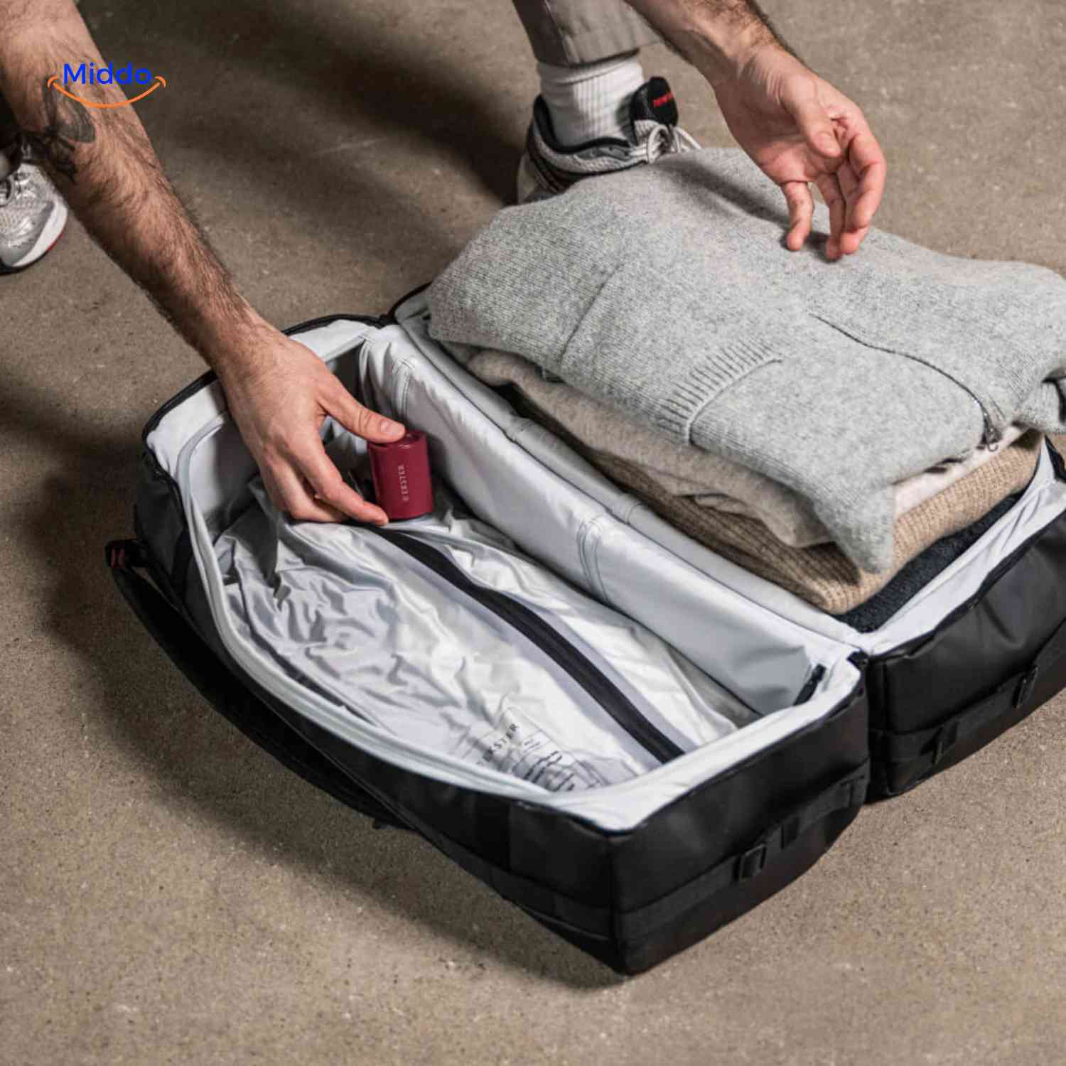 vacubag Tasche zur Verpackung mit Kompressionsfach für Pullover und Kleidung www.middo.de