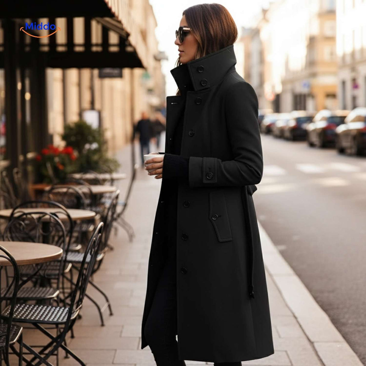 Veloursmantel in Schwarz – elegante Damenjacke mit hohem Kragen. Besuchen Sie uns auf !