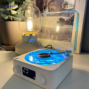 Weißer Vinyl Sternenhimmel Plattenspieler auf dem Schreibtisch www.middo.de