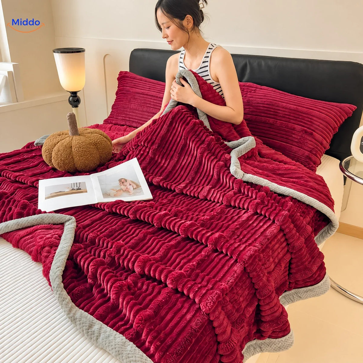 Winterra Kuscheldecke mit Rippenstruktur in Bordeaux und weicher Fleece-Rückseite