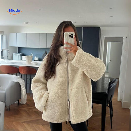 weiße Teddyjacke