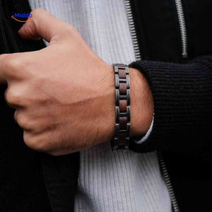 **Title:** Woodforge Herrenarmband aus Holz – Stilvoll und perfekt für jedes Handgelenk **Meta-Beschreibung:** Entdecken Sie die elegante Woodforge Herrenarmband aus Holz. Zeitloses Design trifft auf hochwertigen Komfort. Jetzt kaufen und stilvoll auftreten!